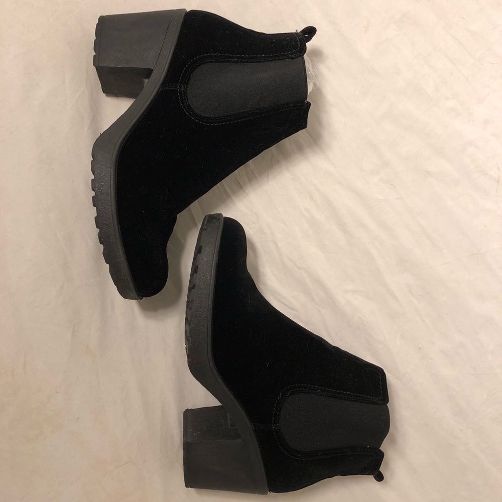 Black Chelsea boots!